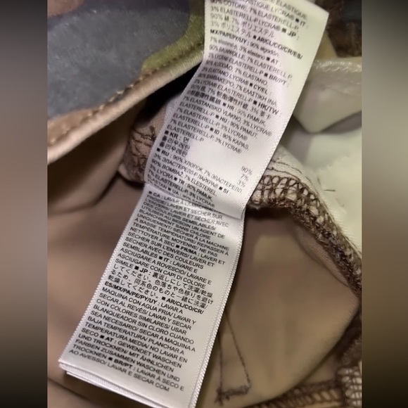 GAP jeans mid rise camo - Picture 11 of 13